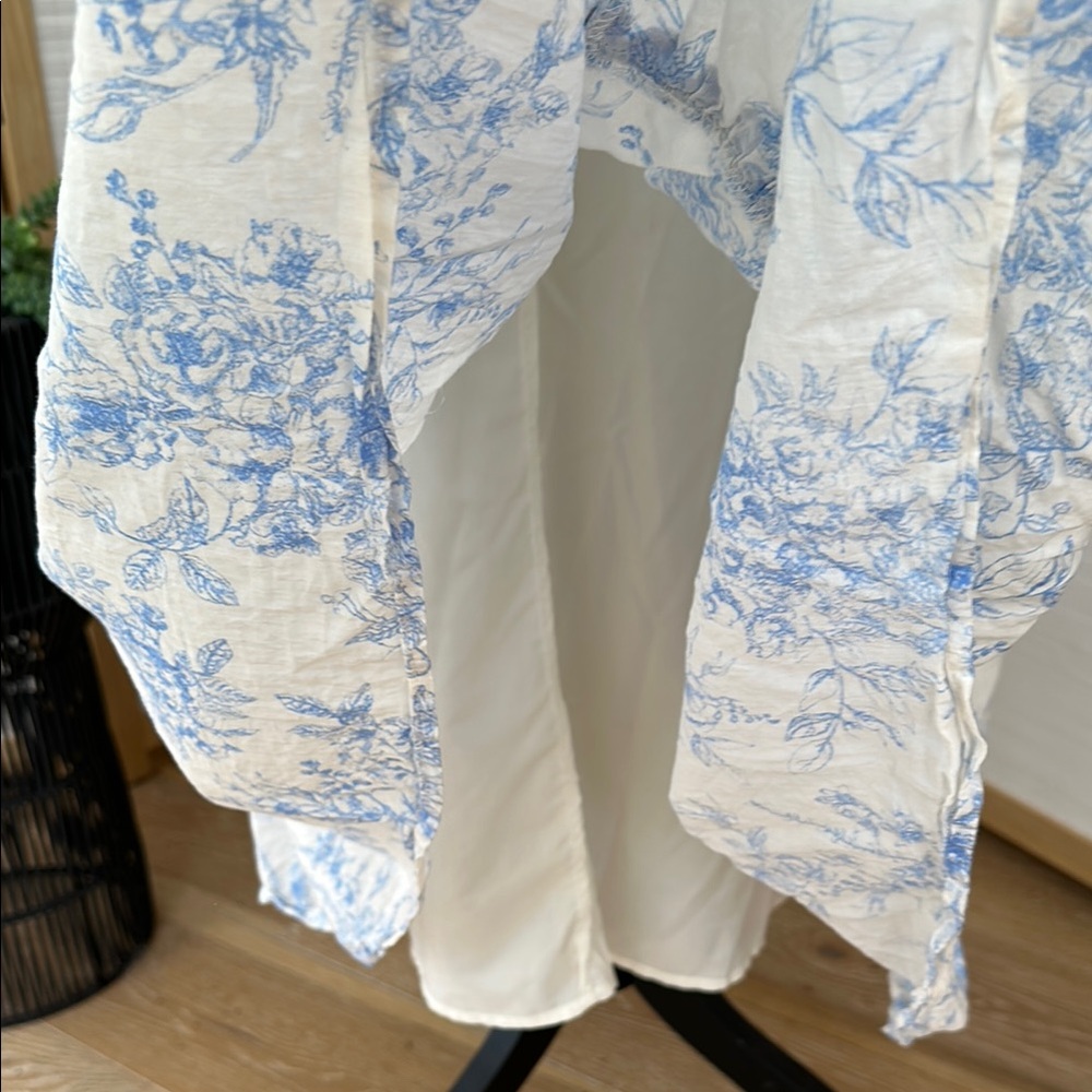 &merci Elegant Blue and White Floral Dress Tie Straps Smocked Bodice Size M - Picture 6 of 7